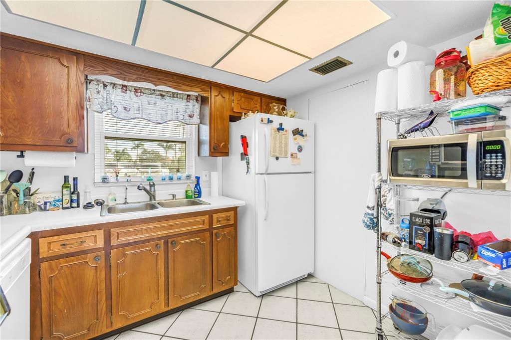 待售: $147,500 (1 贝兹, 1 浴室, 738 平方英尺)