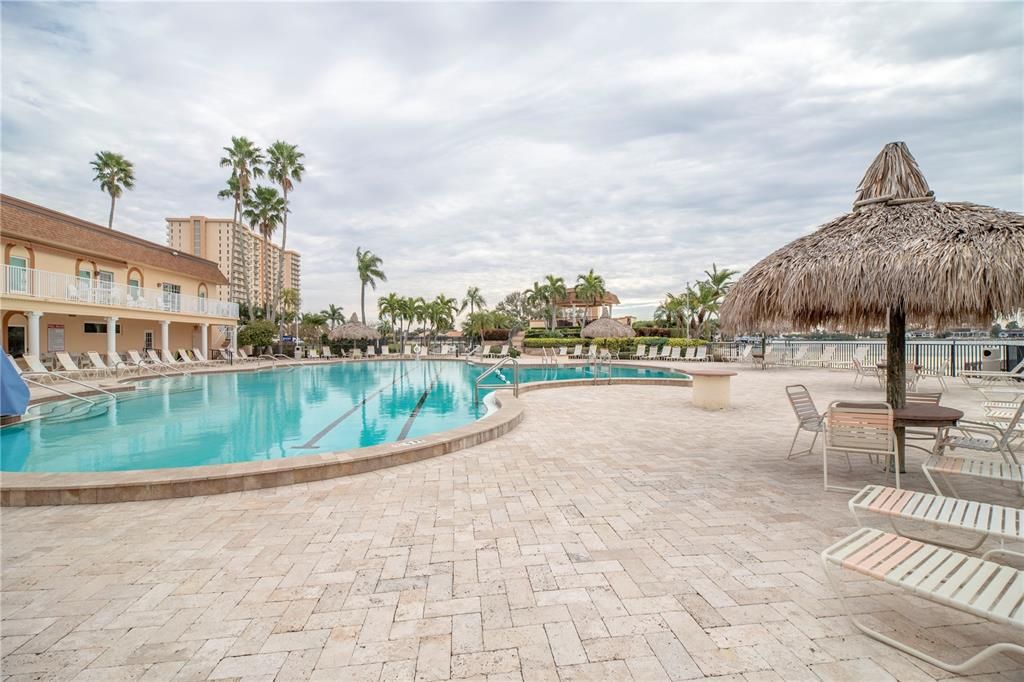 待售: $147,500 (1 贝兹, 1 浴室, 738 平方英尺)