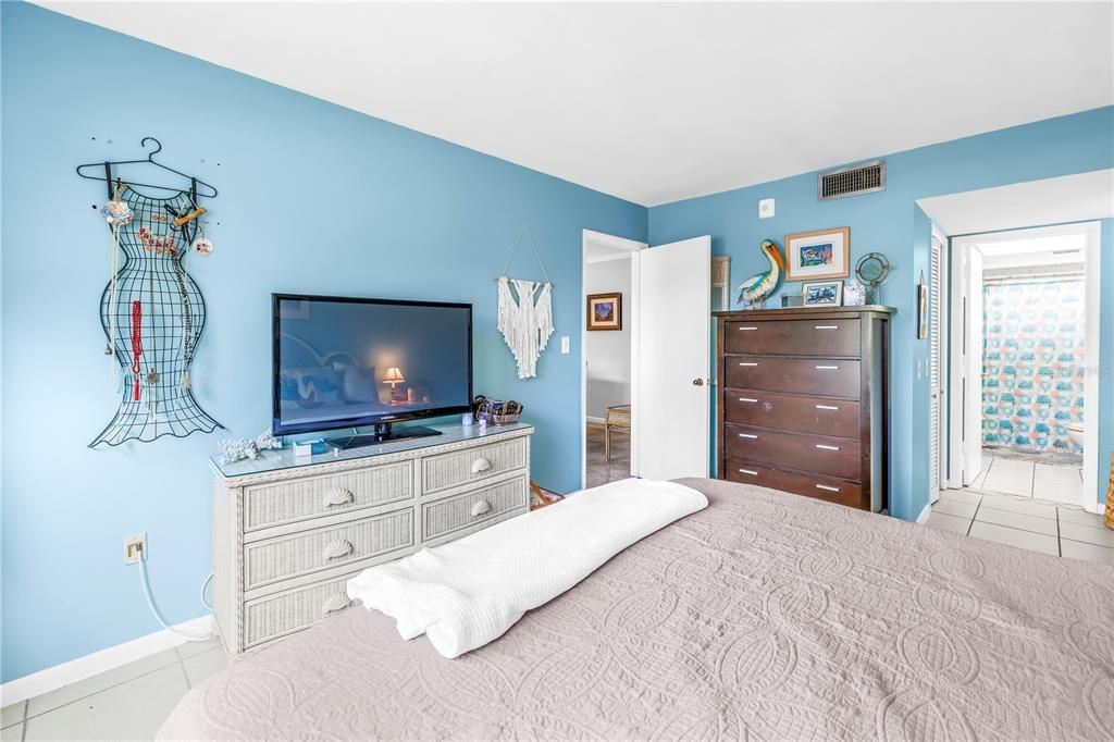 待售: $147,500 (1 贝兹, 1 浴室, 738 平方英尺)