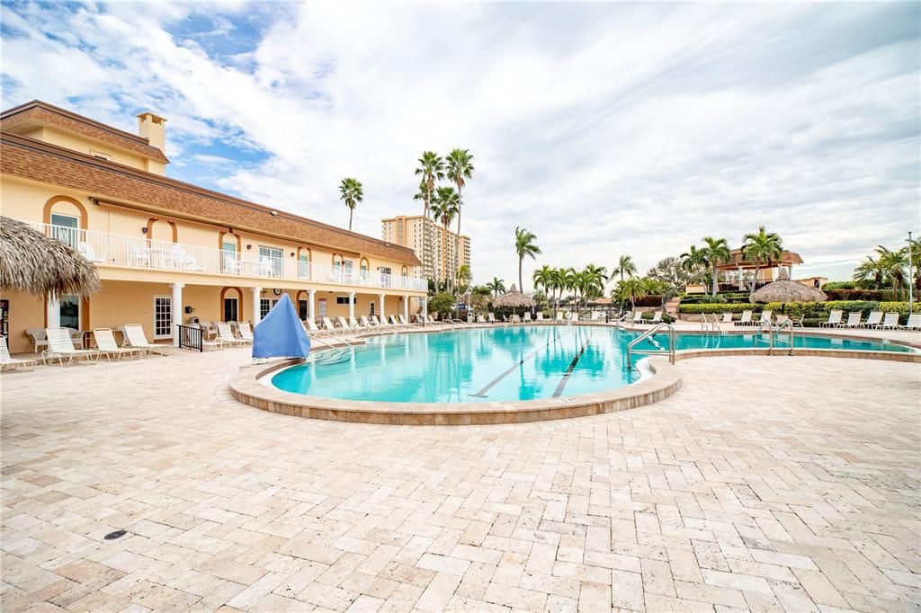 待售: $147,500 (1 贝兹, 1 浴室, 738 平方英尺)