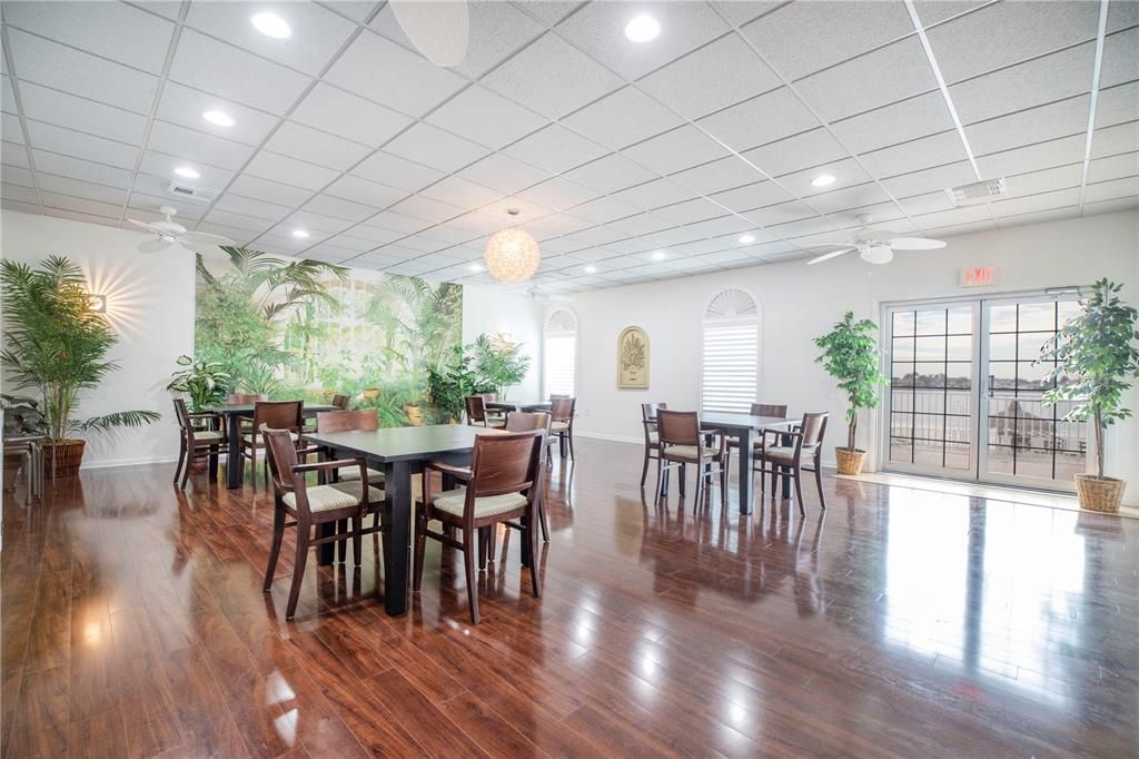 待售: $147,500 (1 贝兹, 1 浴室, 738 平方英尺)