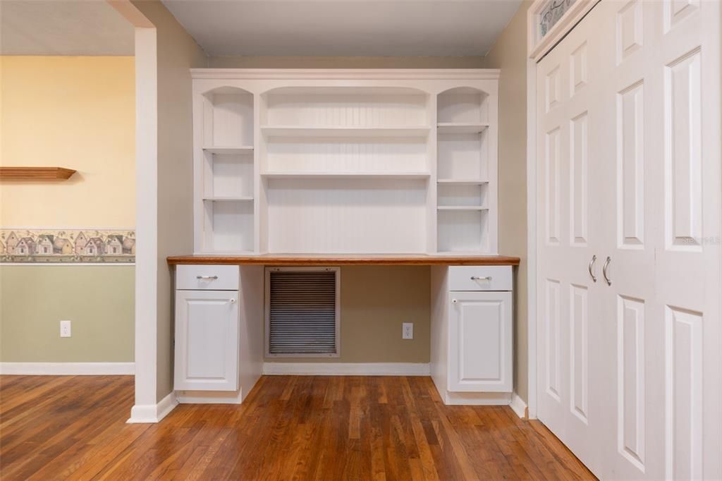 For Sale: $312,500 (3 beds, 1 baths, 1323 Square Feet)