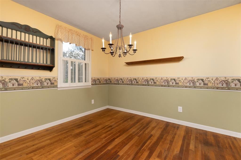 For Sale: $312,500 (3 beds, 1 baths, 1323 Square Feet)