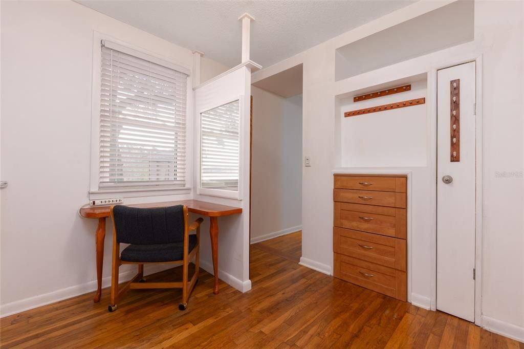 For Sale: $312,500 (3 beds, 1 baths, 1323 Square Feet)