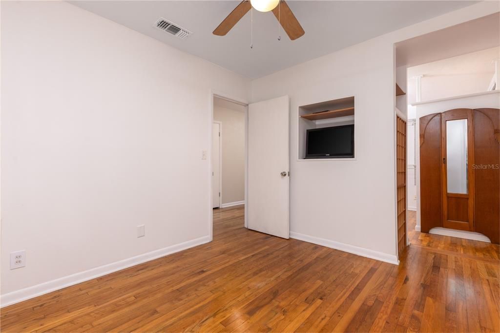 For Sale: $312,500 (3 beds, 1 baths, 1323 Square Feet)