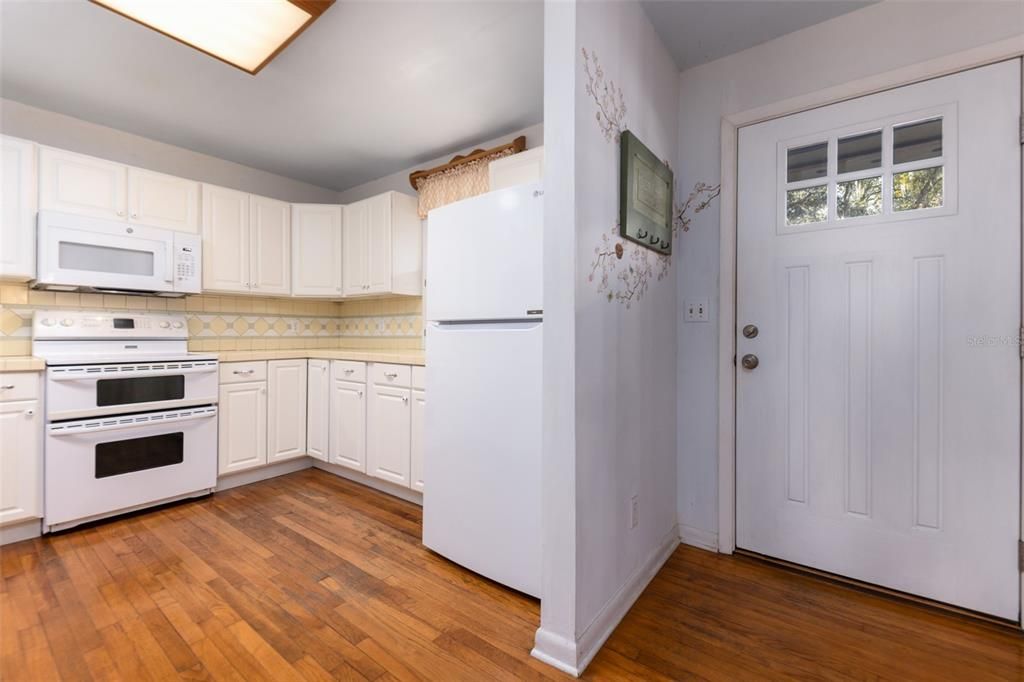 For Sale: $312,500 (3 beds, 1 baths, 1323 Square Feet)