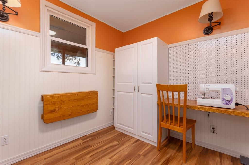 For Sale: $312,500 (3 beds, 1 baths, 1323 Square Feet)