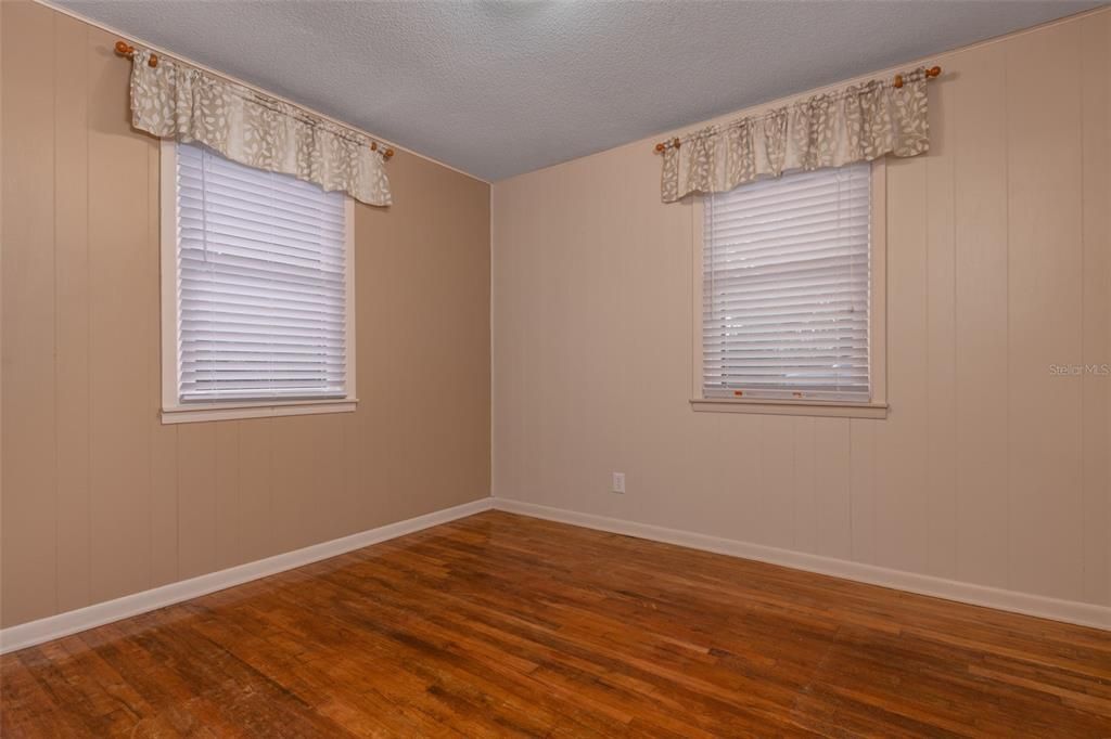 For Sale: $312,500 (3 beds, 1 baths, 1323 Square Feet)