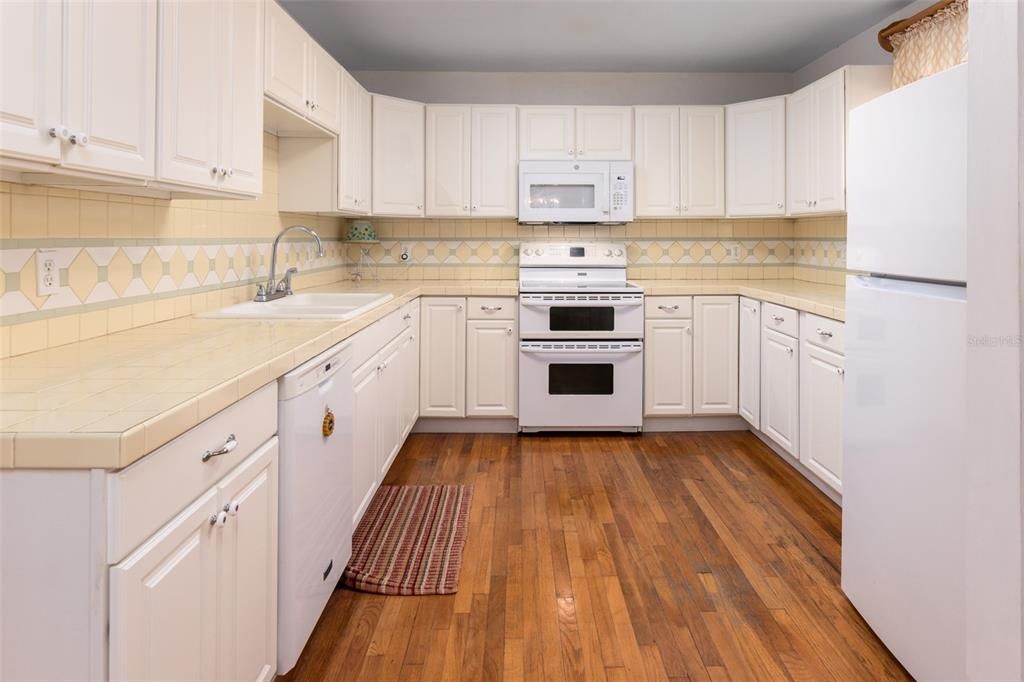 For Sale: $312,500 (3 beds, 1 baths, 1323 Square Feet)