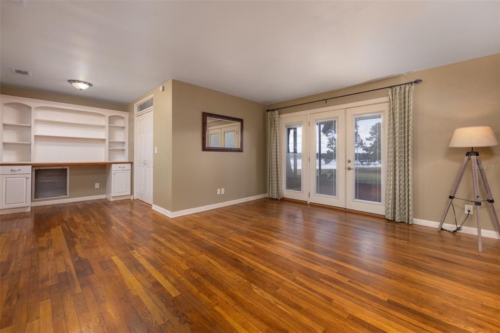 For Sale: $312,500 (3 beds, 1 baths, 1323 Square Feet)