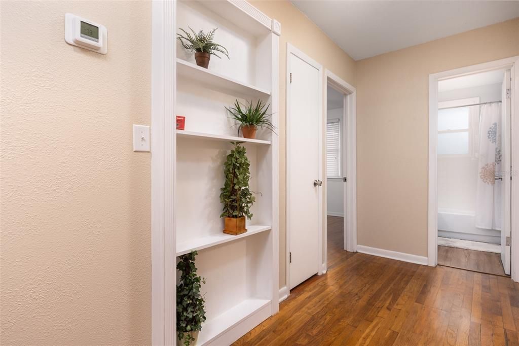 For Sale: $312,500 (3 beds, 1 baths, 1323 Square Feet)