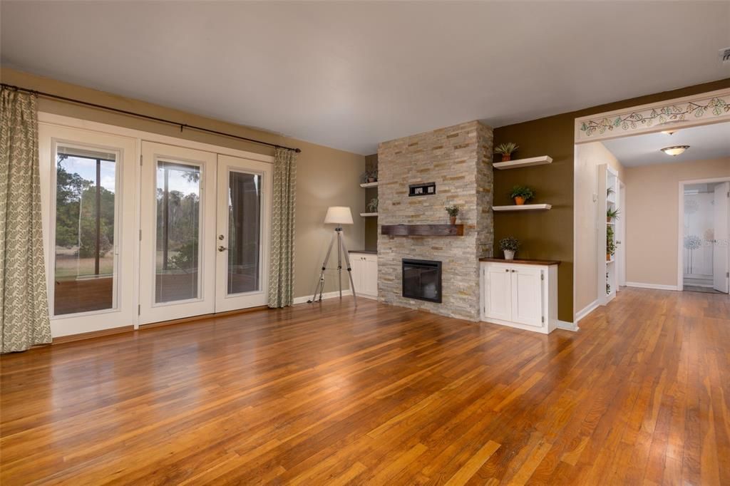 For Sale: $312,500 (3 beds, 1 baths, 1323 Square Feet)