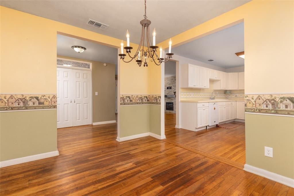 For Sale: $312,500 (3 beds, 1 baths, 1323 Square Feet)