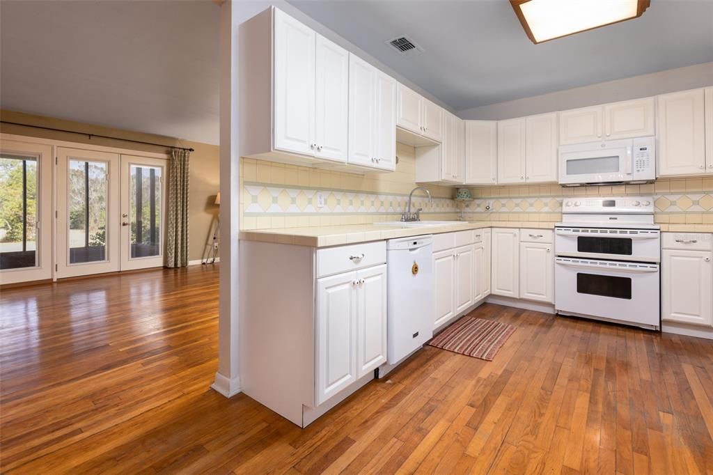 For Sale: $312,500 (3 beds, 1 baths, 1323 Square Feet)