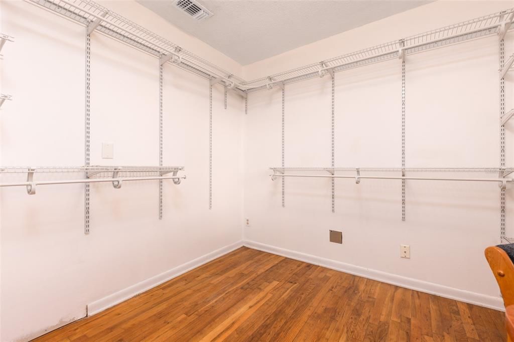 For Sale: $312,500 (3 beds, 1 baths, 1323 Square Feet)