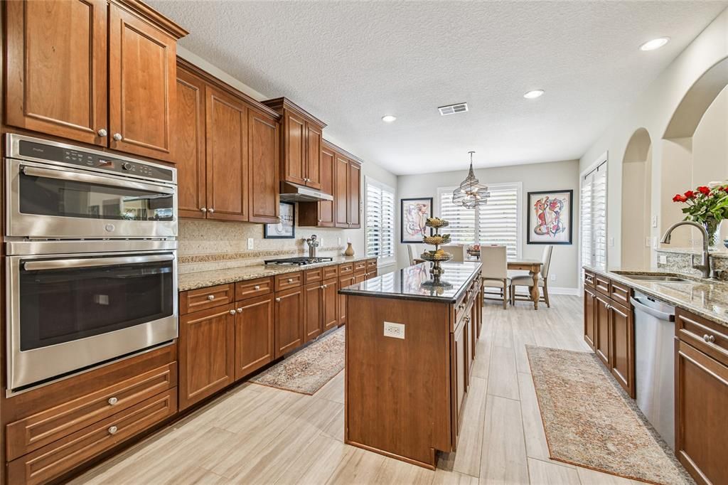 En Venta: $1,195,000 (6 camas, 4 baños, 4277 Pies cuadrados)