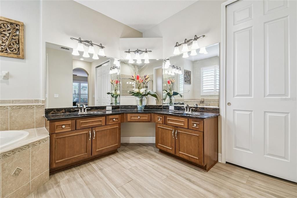 En Venta: $1,195,000 (6 camas, 4 baños, 4277 Pies cuadrados)