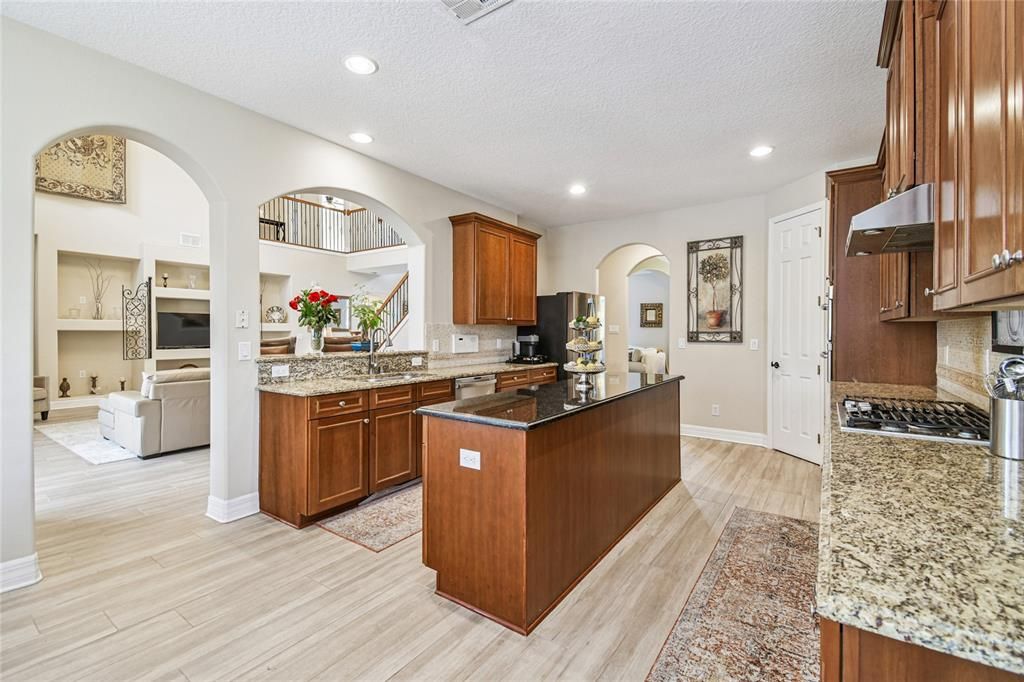 En Venta: $1,195,000 (6 camas, 4 baños, 4277 Pies cuadrados)