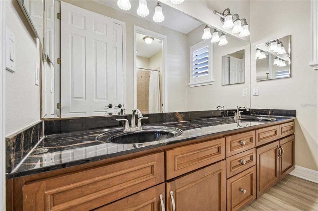 En Venta: $1,195,000 (6 camas, 4 baños, 4277 Pies cuadrados)