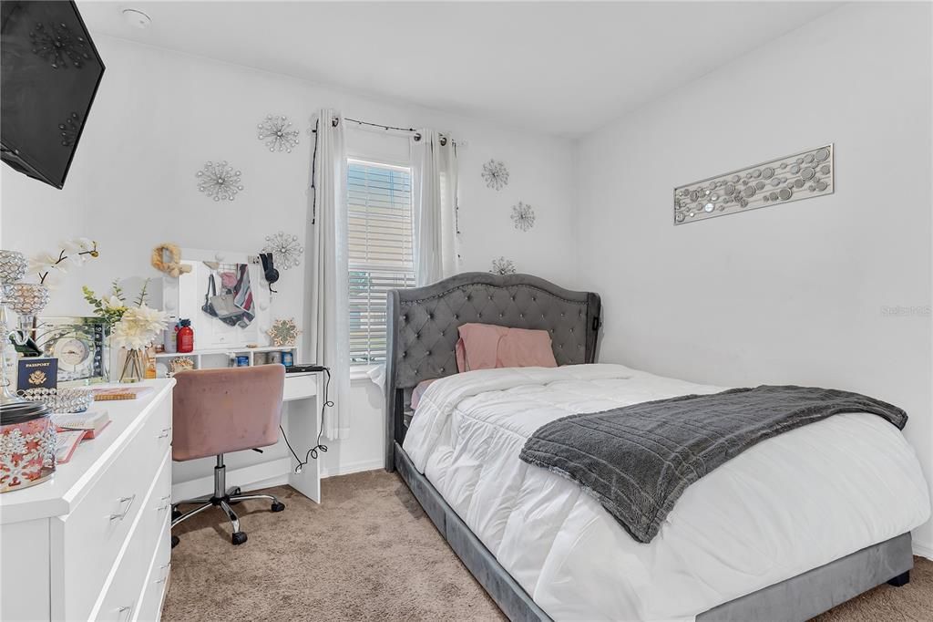 For Sale: $275,000 (3 beds, 2 baths, 1273 Square Feet)