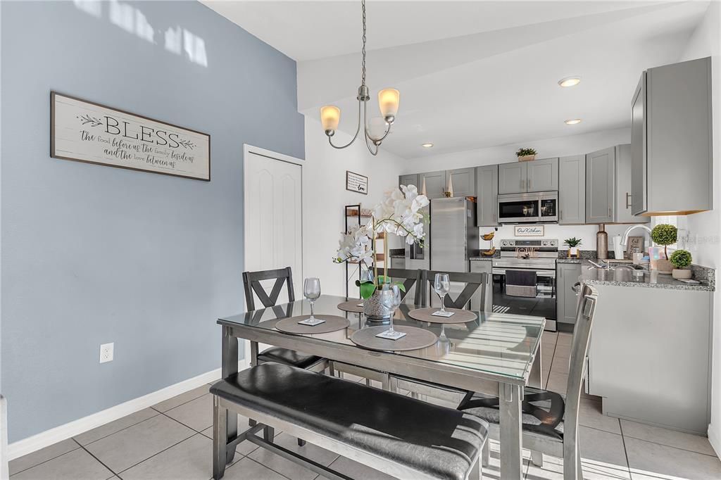 For Sale: $275,000 (3 beds, 2 baths, 1273 Square Feet)