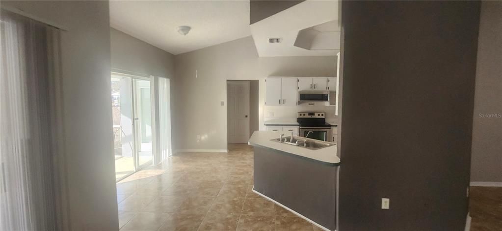 待售: $330,000 (3 贝兹, 2 浴室, 1664 平方英尺)