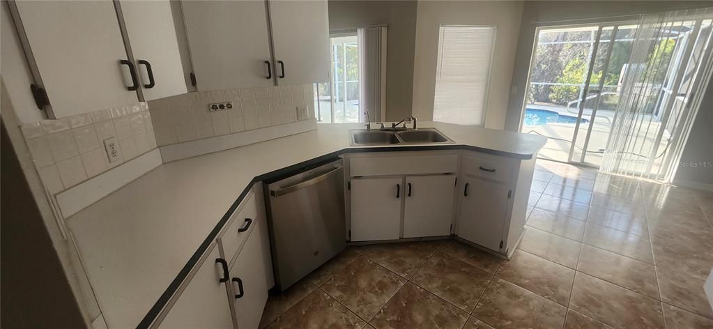 待售: $330,000 (3 贝兹, 2 浴室, 1664 平方英尺)