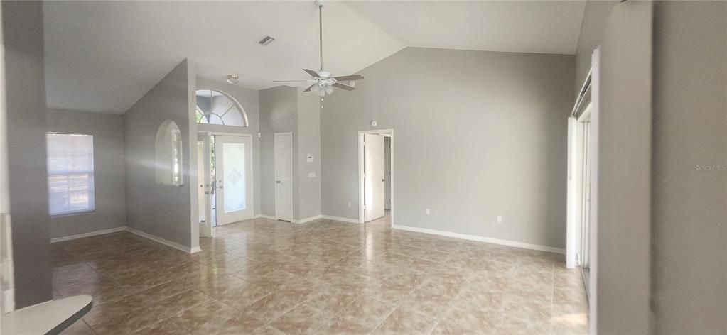 待售: $330,000 (3 贝兹, 2 浴室, 1664 平方英尺)