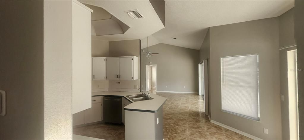 待售: $330,000 (3 贝兹, 2 浴室, 1664 平方英尺)