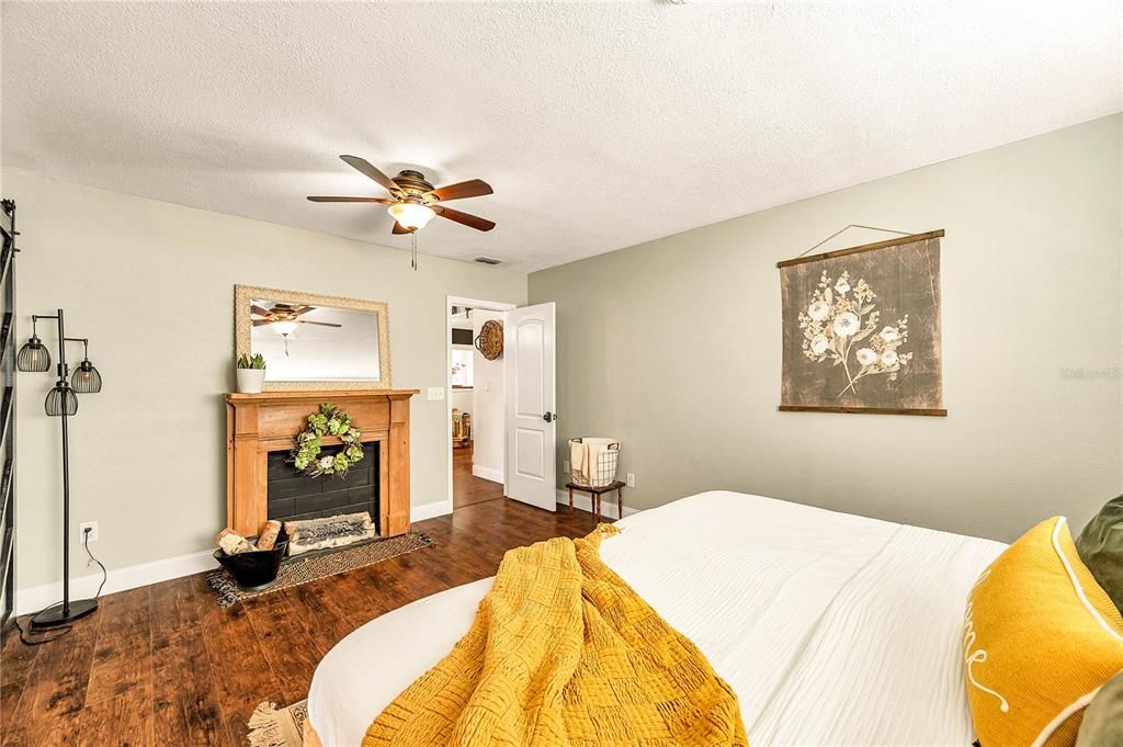 For Rent: $2,450 (3 beds, 2 baths, 1995 Square Feet)