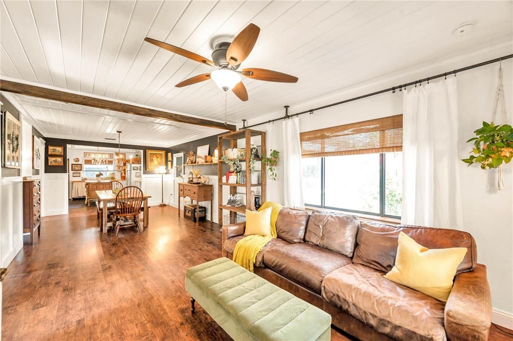 For Rent: $2,450 (3 beds, 2 baths, 1995 Square Feet)