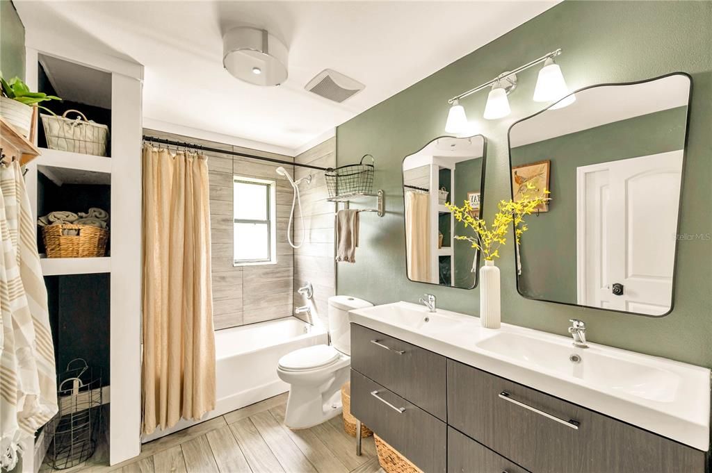 For Rent: $2,450 (3 beds, 2 baths, 1995 Square Feet)