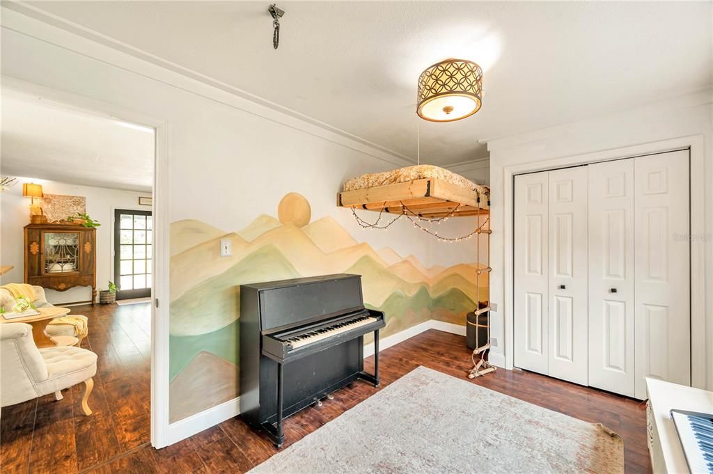 For Rent: $2,450 (3 beds, 2 baths, 1995 Square Feet)