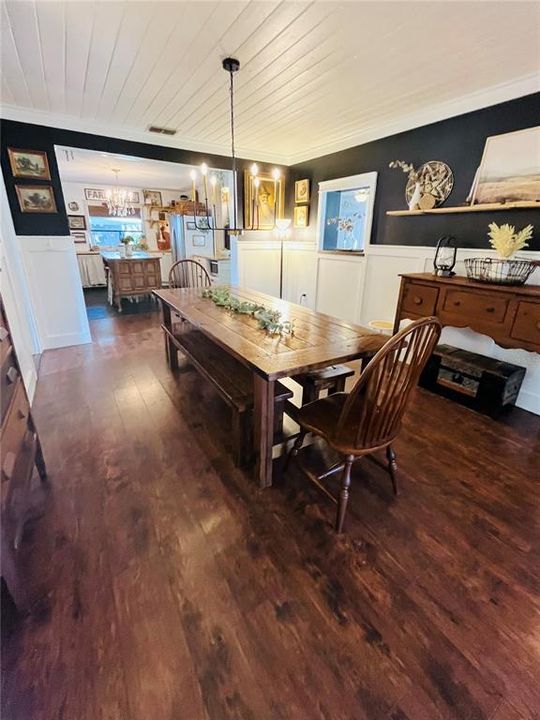 For Rent: $2,450 (3 beds, 2 baths, 1995 Square Feet)