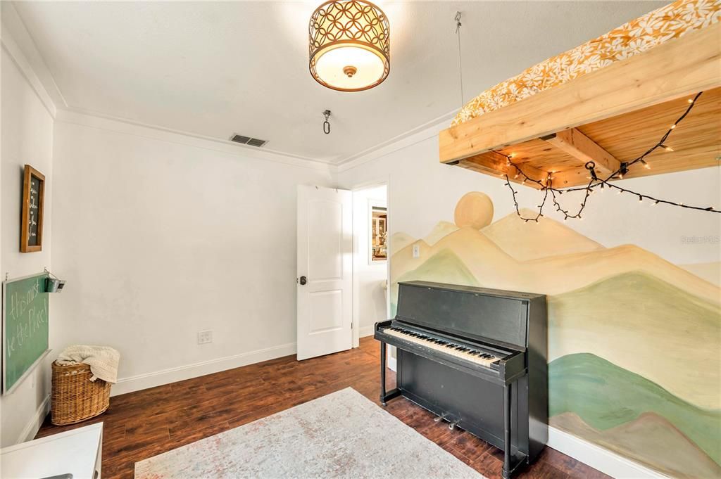 For Rent: $2,450 (3 beds, 2 baths, 1995 Square Feet)