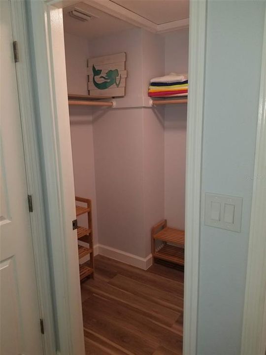 For Rent: $2,900 (3 beds, 2 baths, 1102 Square Feet)