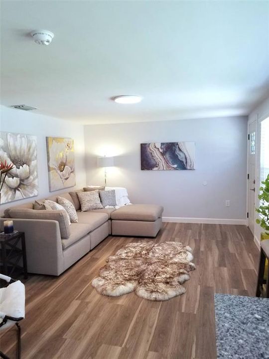 For Rent: $2,900 (3 beds, 2 baths, 1102 Square Feet)