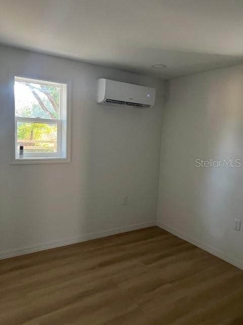 待售: $239,990 (2 贝兹, 1 浴室, 720 平方英尺)