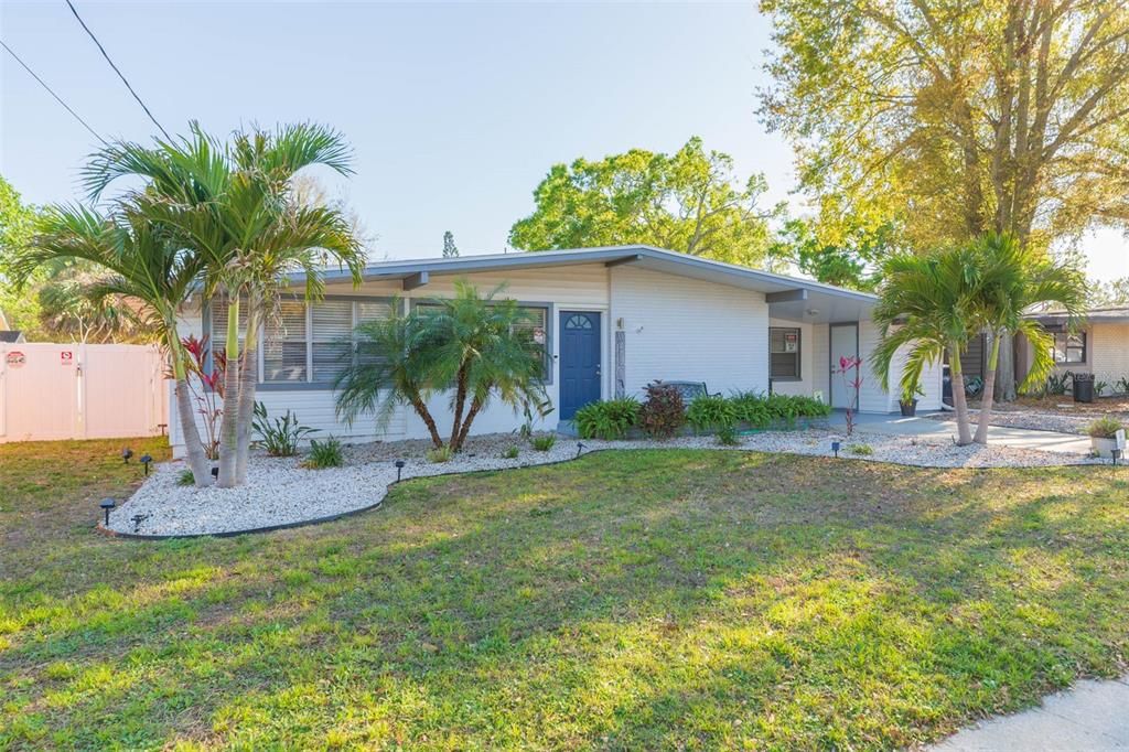 For Rent: $3,600 (2 beds, 2 baths, 1692 Square Feet)