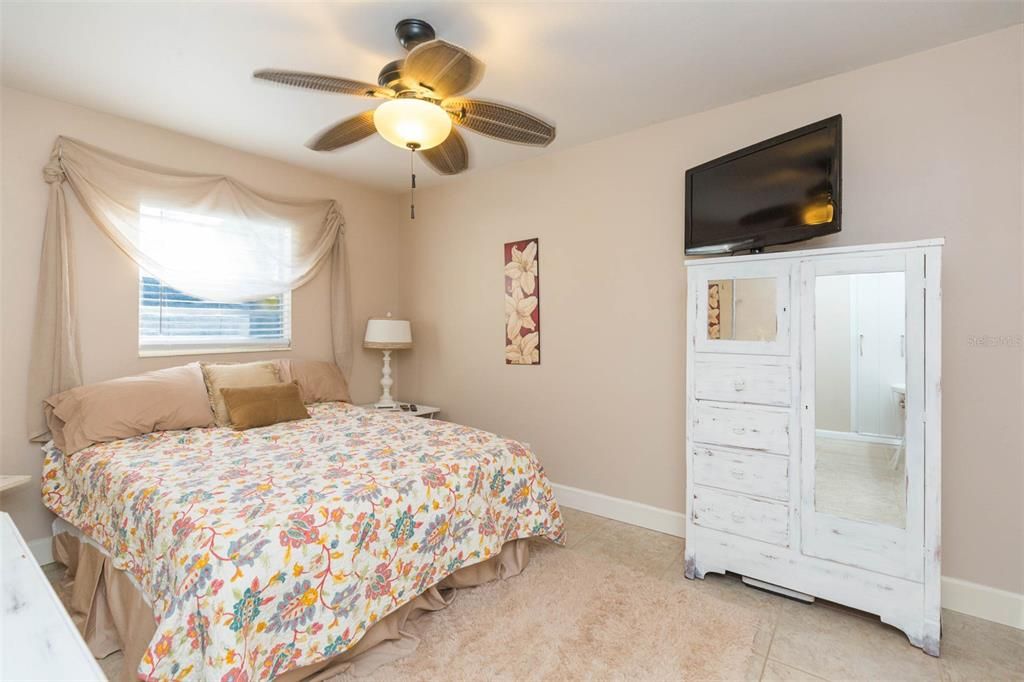 For Rent: $3,600 (2 beds, 2 baths, 1692 Square Feet)