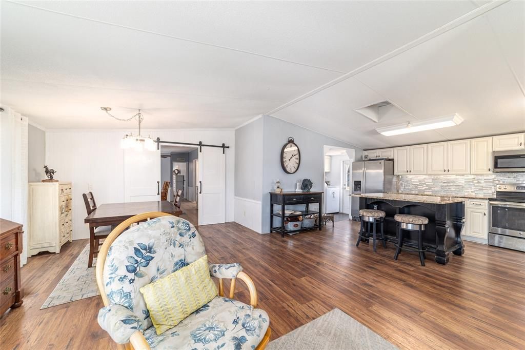 For Sale: $349,900 (3 beds, 2 baths, 1670 Square Feet)