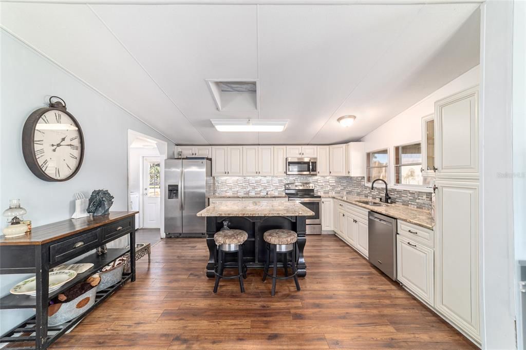 For Sale: $349,900 (3 beds, 2 baths, 1670 Square Feet)