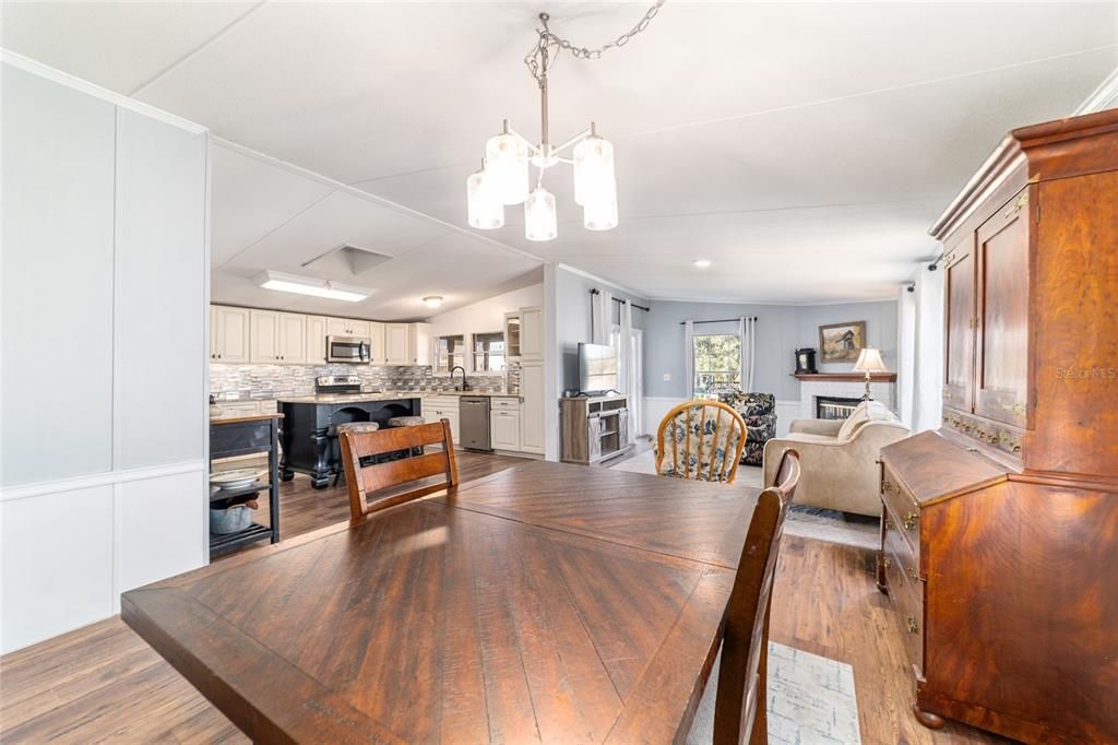 For Sale: $349,900 (3 beds, 2 baths, 1670 Square Feet)