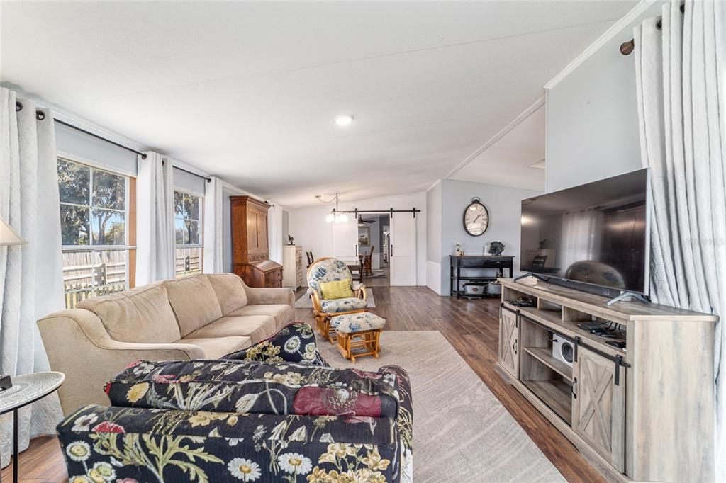 For Sale: $349,900 (3 beds, 2 baths, 1670 Square Feet)