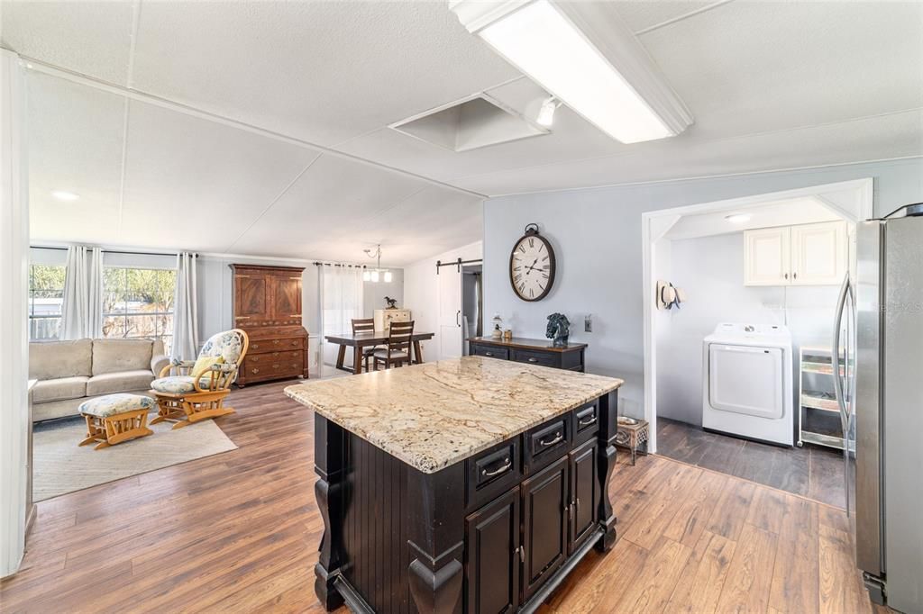 For Sale: $349,900 (3 beds, 2 baths, 1670 Square Feet)