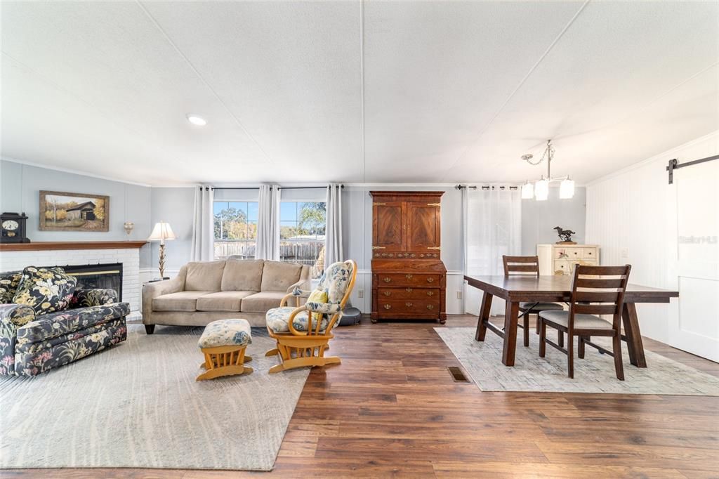 For Sale: $349,900 (3 beds, 2 baths, 1670 Square Feet)