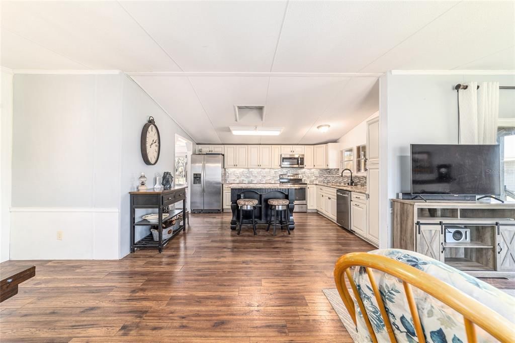 For Sale: $349,900 (3 beds, 2 baths, 1670 Square Feet)