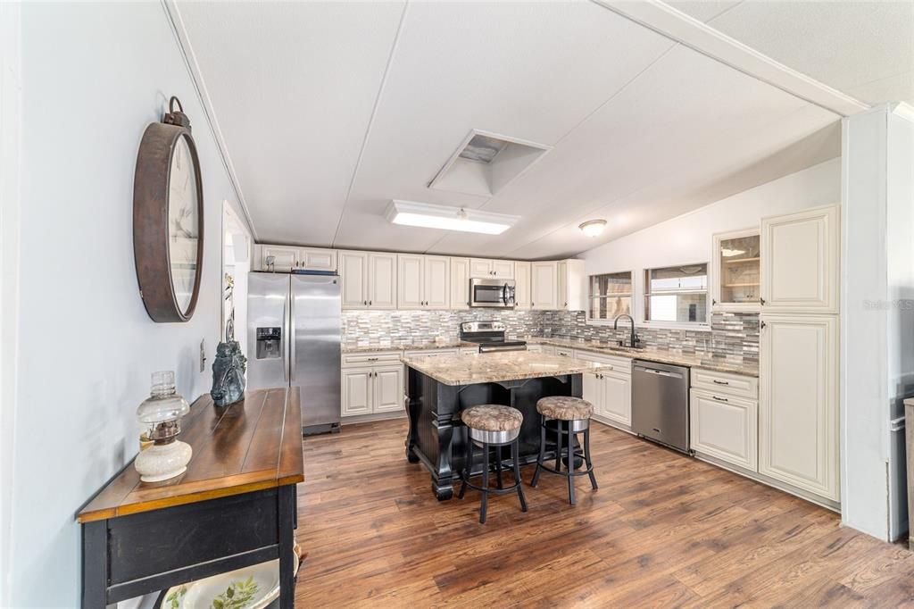 For Sale: $349,900 (3 beds, 2 baths, 1670 Square Feet)