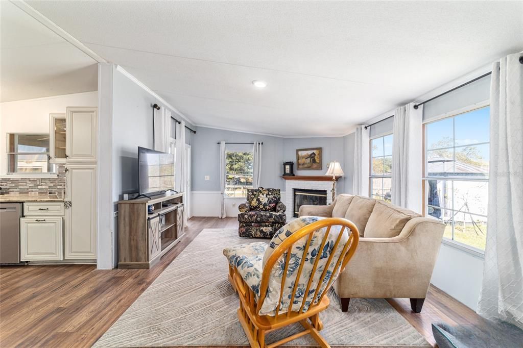 For Sale: $349,900 (3 beds, 2 baths, 1670 Square Feet)