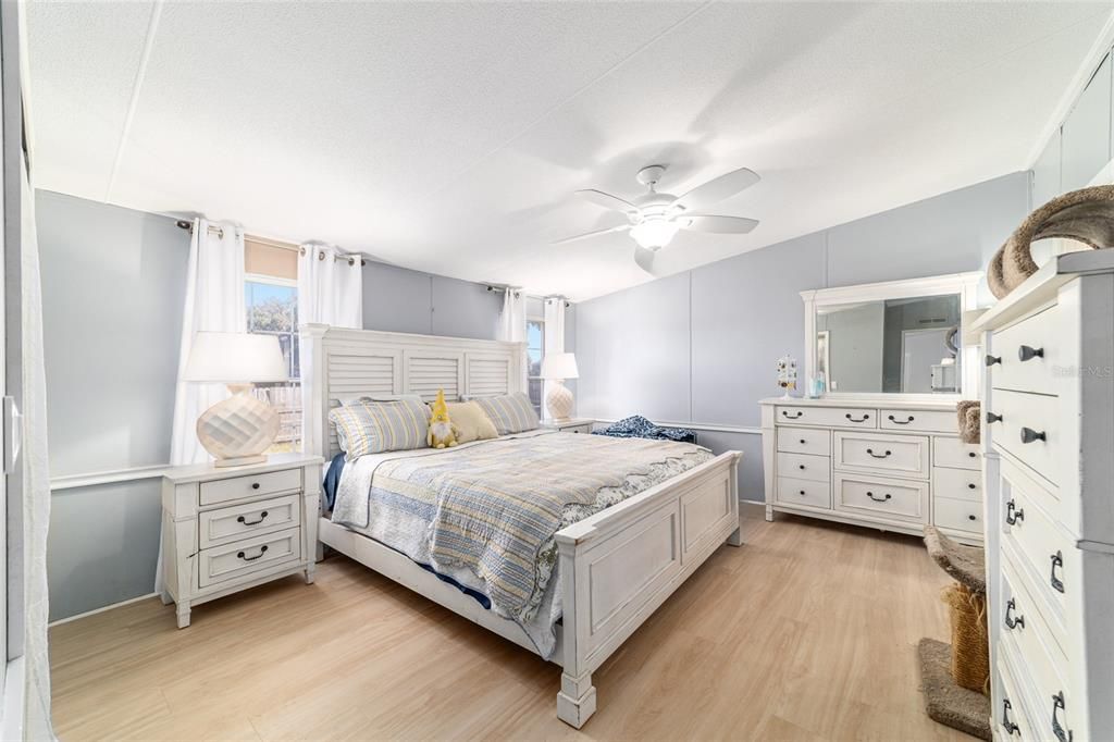 For Sale: $349,900 (3 beds, 2 baths, 1670 Square Feet)